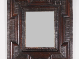 Vente aux enchères Miroir italien XVIIème en bois et bois de placage mouluré à décor guil