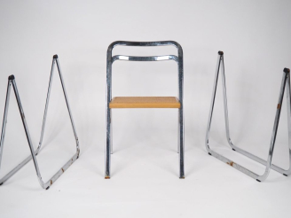 Vente aux enchères CIDUE. Chaise de bureau en métal chromé, assise cannée deux trépieds d