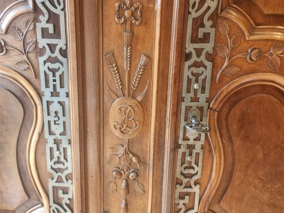 Armoire provençale fin XVIIIème début XIXème de style Louis XVI, en no
