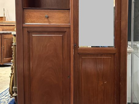 Petite armoire à glace de style Louis-Philippe en acajou. (ancien cart