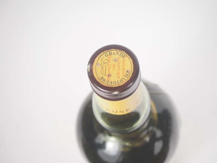 1 BOUTEILLE CHARTREUSE JAUNE 1956-1964  AVEC SON EMBALLAGE D'ORIGINE (