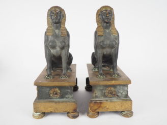 Vente aux enchères Paire de chenets début XIXème de style retour d'Egypte en bronze figur