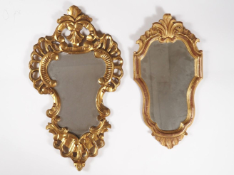 Vente aux enchères 2 différents miroirs de style Louis XV cadre en bois doré. Dim. 60 x 3