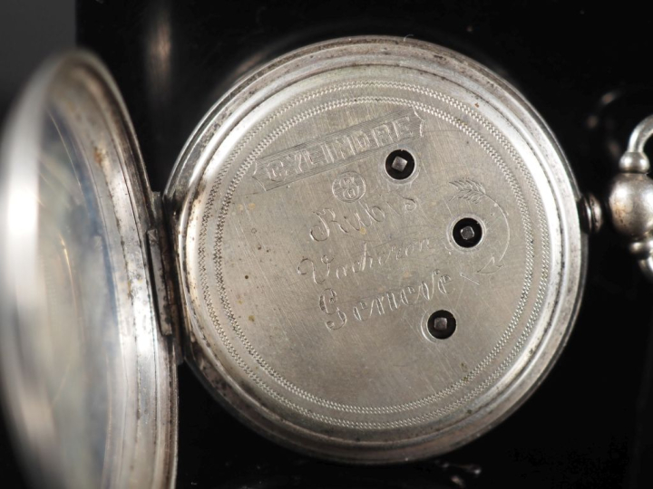 Seconde moitié du 19ème siècle Montre en argent. Boîtier rond, ouvertu