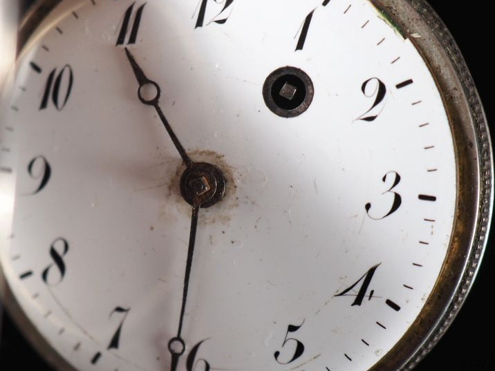 Montre de gousset en argent.  Cadran émaillé à chiffres arabes pour le