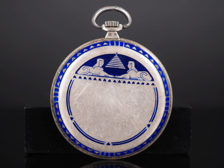 UNIC,  Montre de gousset en argent.  Cadran à chiffres arabes pour les
