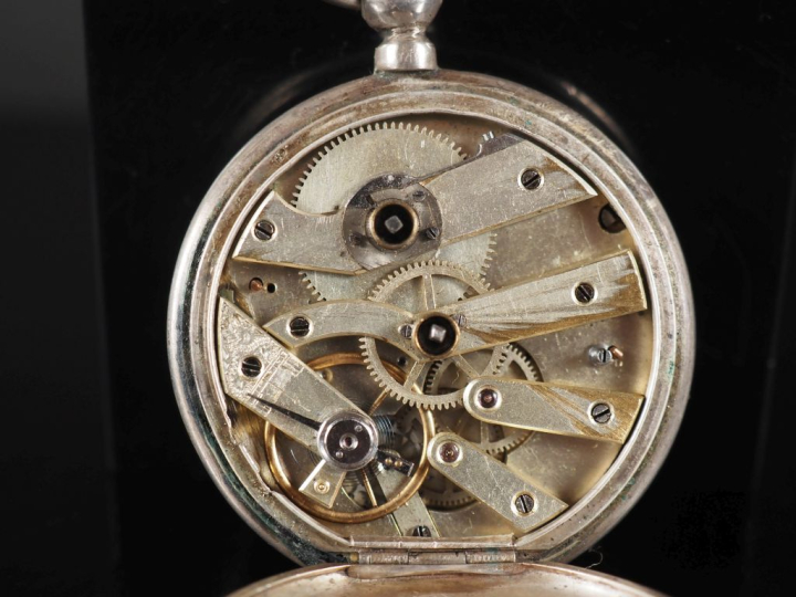 Seconde moitié du XIXe siècle Montre de gousset en argent. Cadran émai