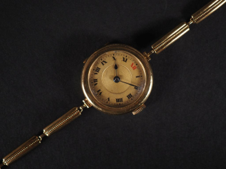 Vente aux enchères Montre bracelet de dame, boitier et bracelet en or jaune 750. Cadran r