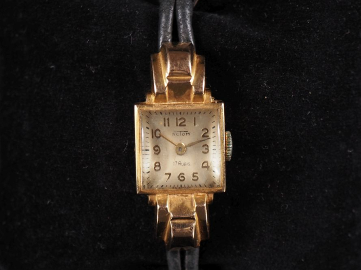 ACTOM,  Montre bracelet 1940 de dame, boitier en or jaune 750, poinçon