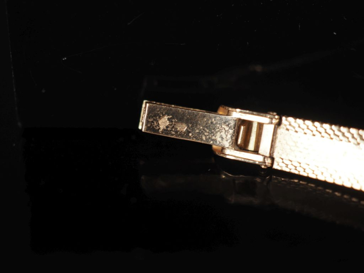 YEMA, Antichoc Montre bracelet de dame, boitier et bracelet en or jaun