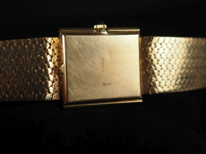 JAEGER LECOULTRE   Ref. 16335.21. N° 1523680.  Vers 1980.  Montre-brac