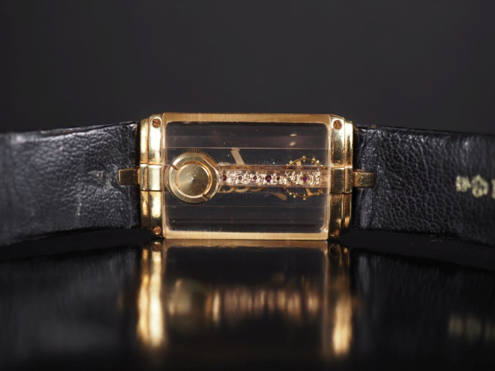 CORUM, Golden Bridge Ref. 1315056. N° 515835. Vers 1980. Montre-bracel
