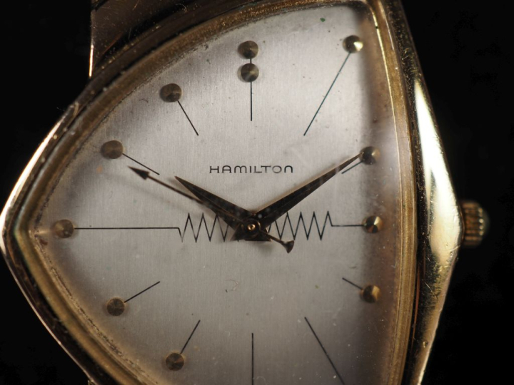 HAMILTON, Ventura Vers 1960 Montre-bracelet en métal plaqué or et acie