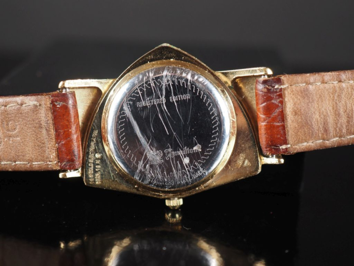 HAMILTON, Ventura Vers 1960 Montre-bracelet en métal plaqué or et acie