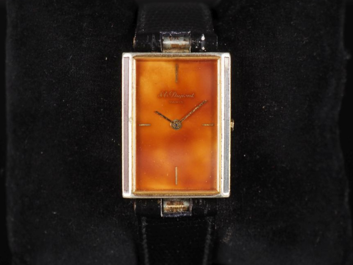 S.T. DUPONT PARIS N°81CAC80 Vers 1970 Montre-bracelet en acier.  Boîti
