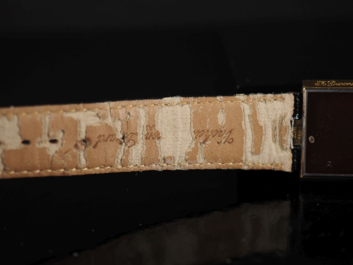S.T. DUPONT PARIS N°81CAC80 Vers 1970 Montre-bracelet en acier.  Boîti
