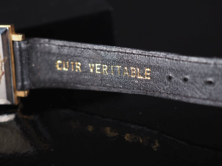 LIP, Dauphine Ref. 982424 Montre bracelet vintage en métal doré.  Cadr