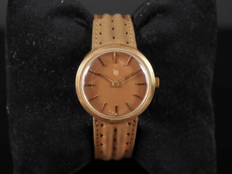 Vente aux enchères LIP Ref. 004713 Montre bracelet de dame en métal doré.  Cadran à fond 