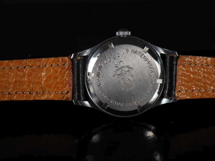 LIP, Incabloc Ref. 510507 Montre bracelet vintage en métal argenté.  C