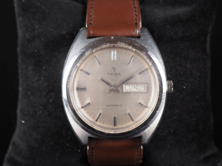 YEMA, Automatic Ref. 741736 Montre bracelet en acier.  Cadran rond à i