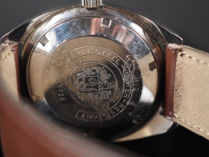 YEMA, Automatic Ref. 741736 Montre bracelet en acier.  Cadran rond à i