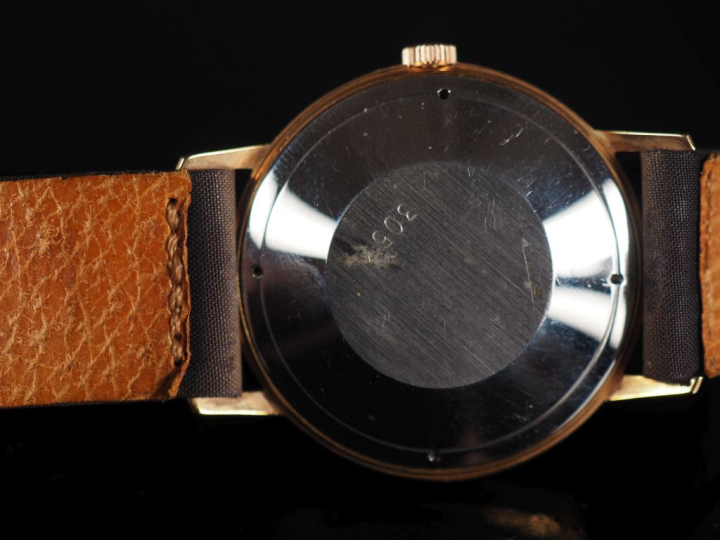 PAX, Automatic Montre bracelet en métal doré.  Cadran à fond noir, ind