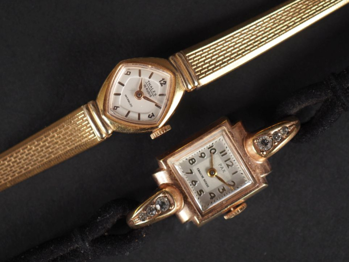 THALES, PAX Deux différentes montres bracelet de dame en métal doré ou