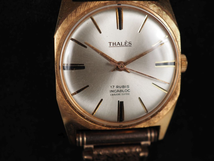 THALES, Incabloc Ref. 10885 Montre bracelet en métal doré.  Cadran ron