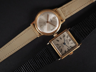 Vente aux enchères PERFOX, Antichoc Montre bracelet en métal doré.  Cadran rond à index b
