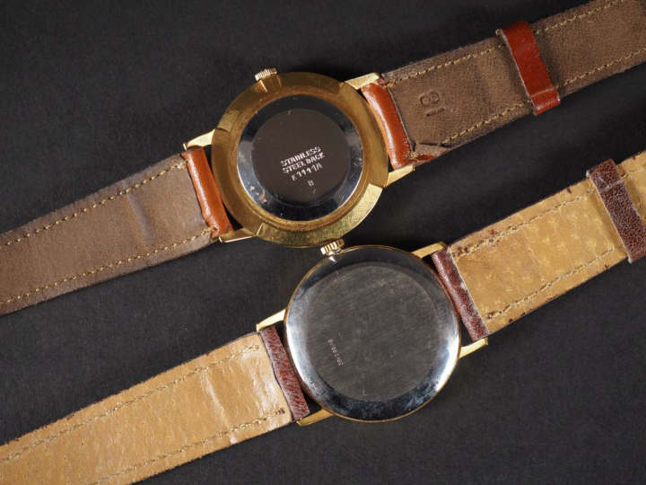Ensemble comprenant :  - REVUE Ref. K111A Montre bracelet en métal dor