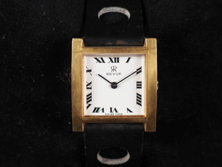 REVUE Ref. F2113B Montre bracelet de dame type "tank" en métal doré.  