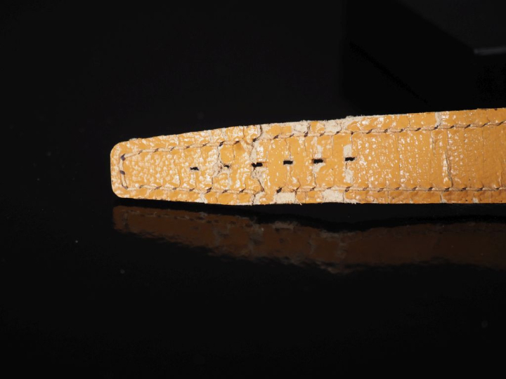 FAVOR, N° 3025 Vers 1970 Chronographe-bracelet en acier. Boîtier tonne