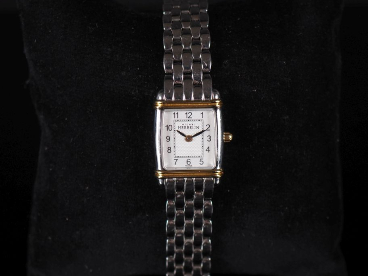 Michel HERBELIN.  Ref. 17438 Montre bracelet de dame en acier et métal