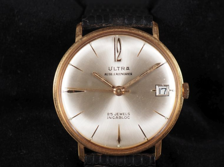 ULTRA, Auto-calendrier Montre bracelet automatic en métal doré. Cadran