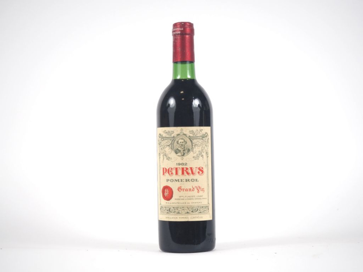 1 BOUTEILLE PETRUS POMEROL - 1982 - BG/CAPS TRÈS LÉGER CORRODÉE