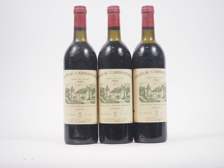 3 BOUTEILLES CHÂTEAU CARBONNIEUX GCC GRAVES - 1982 - 2 LB/1 HEP