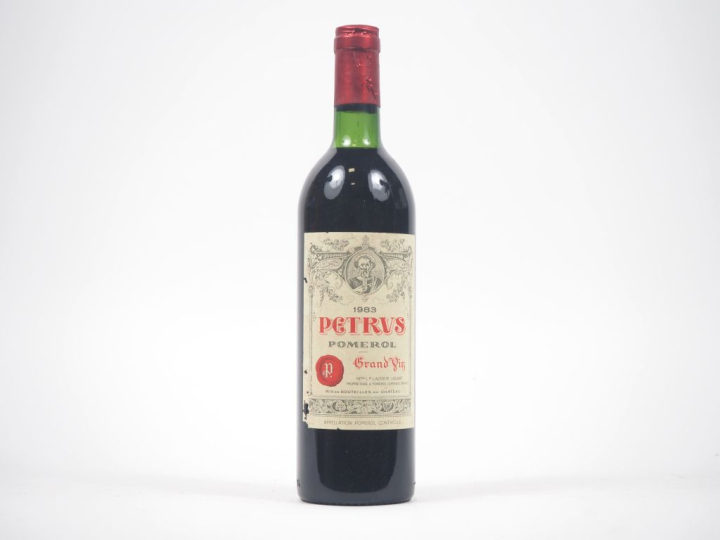 1 BOUTEILLE PETRUS POMEROL - 1983 - BG-LB/ETLA/CAPS LÉGER ABIMÉE