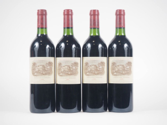 Vente aux enchères 4 BOUTEILLES CHÂTEAU LAFITE ROTHSCHILD 1er GCC PAUILLAC - 1984 - 1 BON