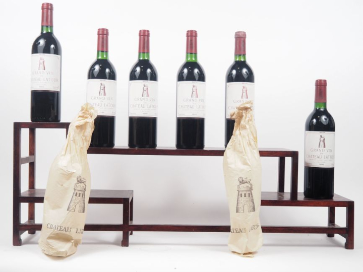6 BOUTEILLES CHÂTEAU LATOUR 1er GCC PAUILLAC - 1986 - 2 BONS NIVEAUX/3