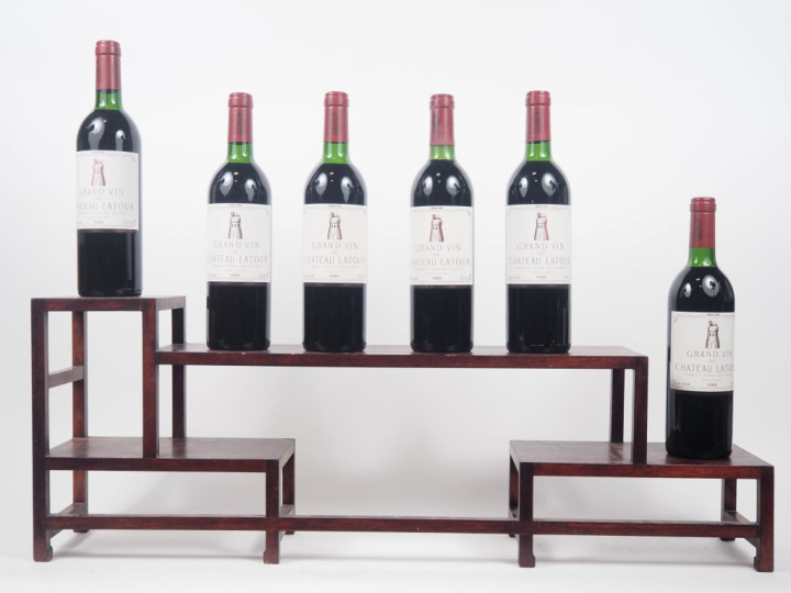 6 BOUTEILLES CHÂTEAU LATOUR 1er GCC PAUILLAC - 1986 - 2 BG/3 LB/1 LB-H