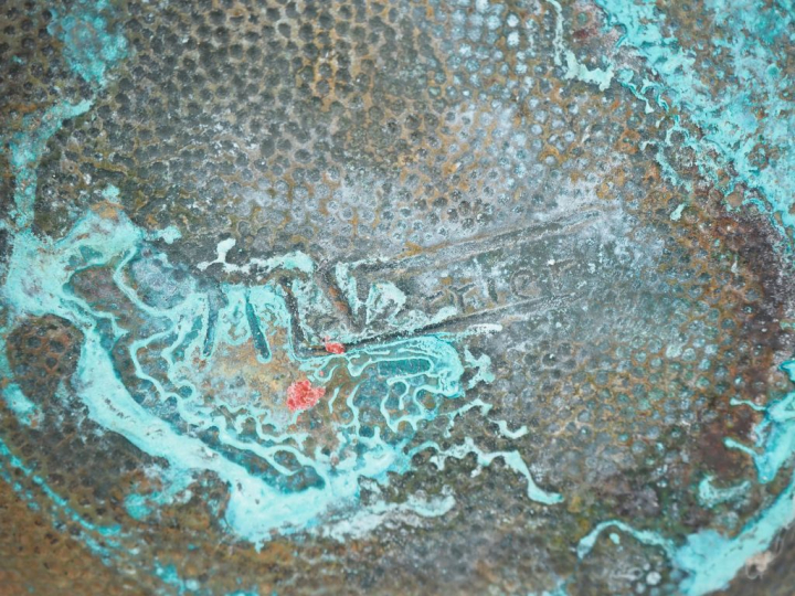 MAX LE VERRIER. "Verseuse" et "coupelle" en bronze. Signées. Dim. 16 x