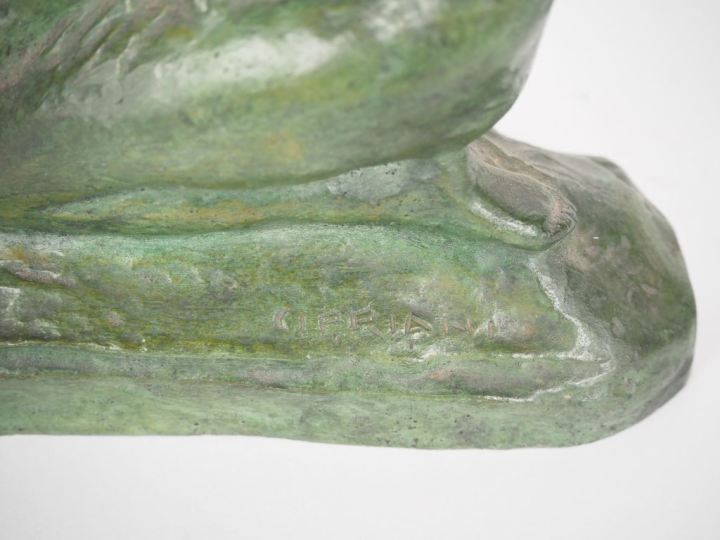 Ugo CIPRIANI. "Maternité". Sujet en bronze à patine verte. Signé. H. 2