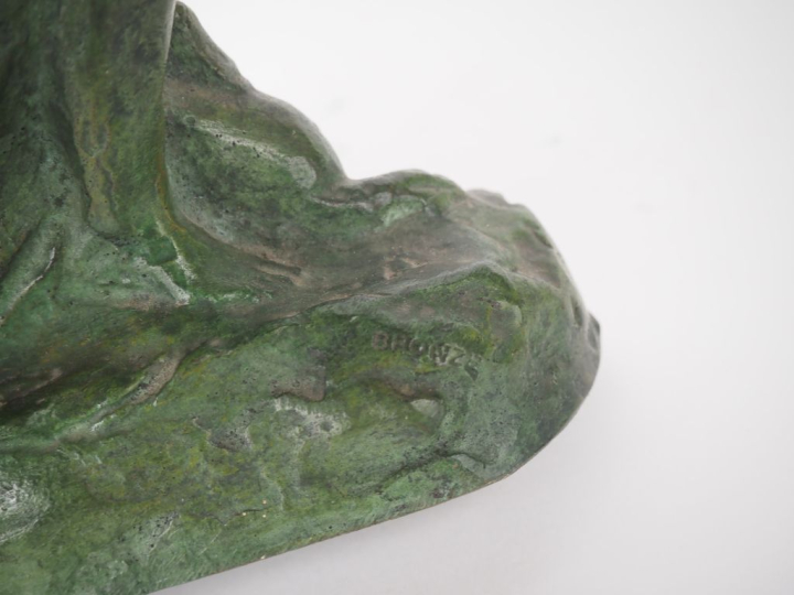 Ugo CIPRIANI. "Maternité". Sujet en bronze à patine verte. Signé. H. 2