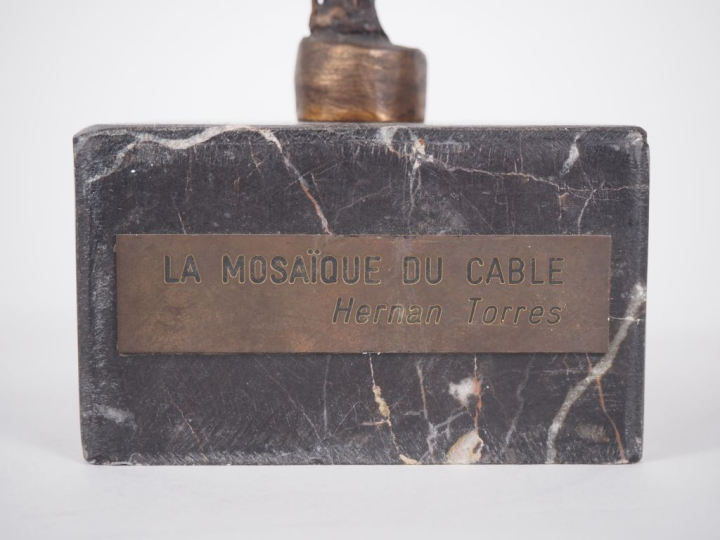 Hernan TORRES. "La mosaïque du cable". Sculpture en bronze signée et t