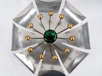 Vente aux enchères Plafonnier année 70 en métal chromé et doré figurant des pétales de fl