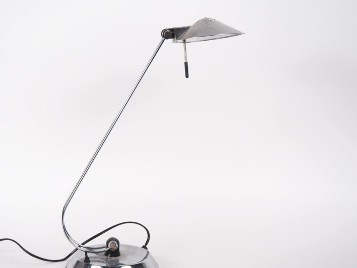 Lampe de bureau années 70 en métal chromé et composition, réglable. H.