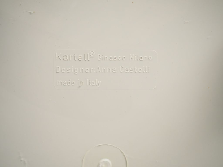 ANNA CASTELLI. Pour KARTELL.  Desserte roulante. Dim. 44 x 42 cm