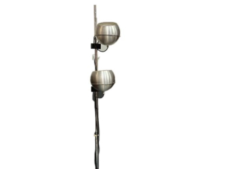 Vente aux enchères Lampadaire années 70 en métal chromé, éclairant à deux lumières amovib