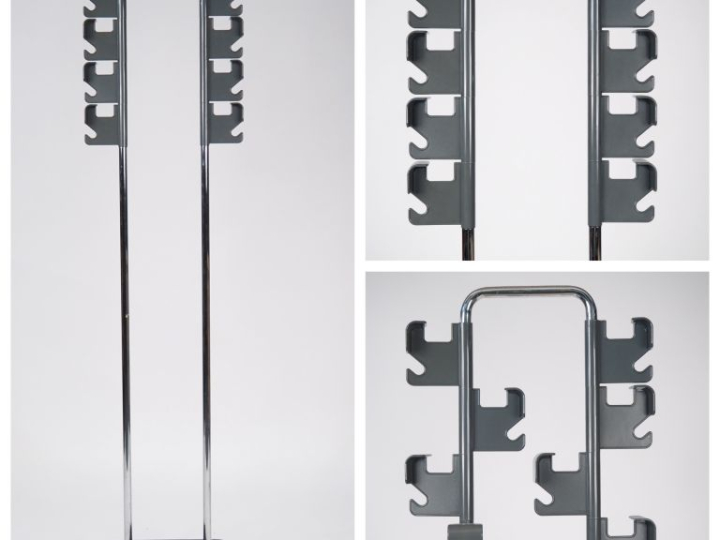 Jean Pierre VITRAC.  Porte-manteau en plastique et métal chromé. Dim. 