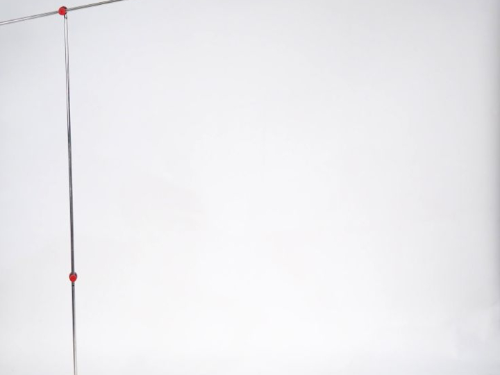 DE PAS.  Lampadaire articulé "Cisafare" en métal chromé et laqué rouge